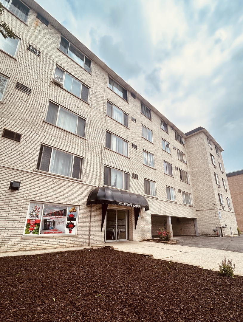 1227 S Harlem Avenue 310 Property Photo 1