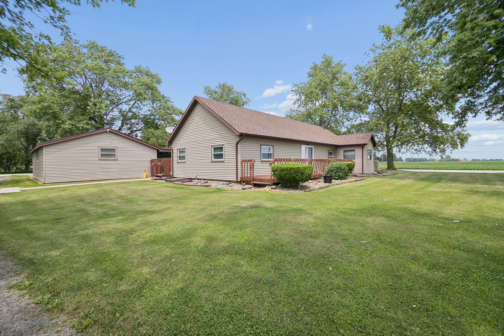 5472 E 2000n Road Property Photo 1