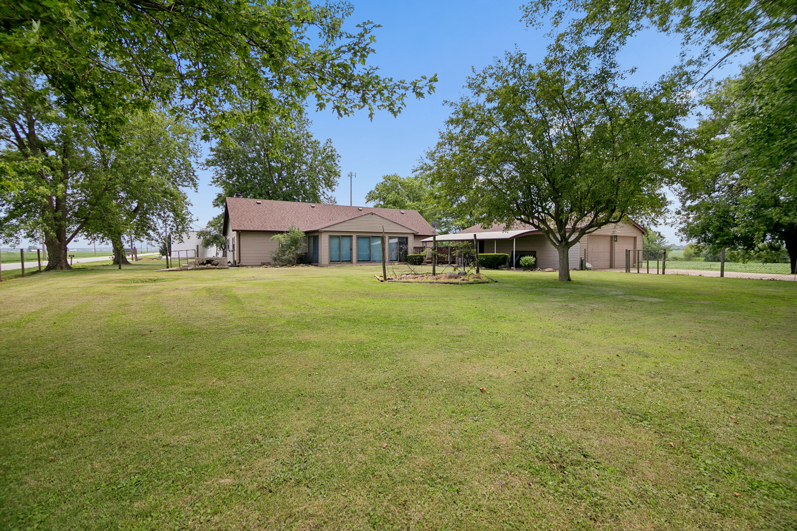 5472 E 2000n Road Property Photo 3