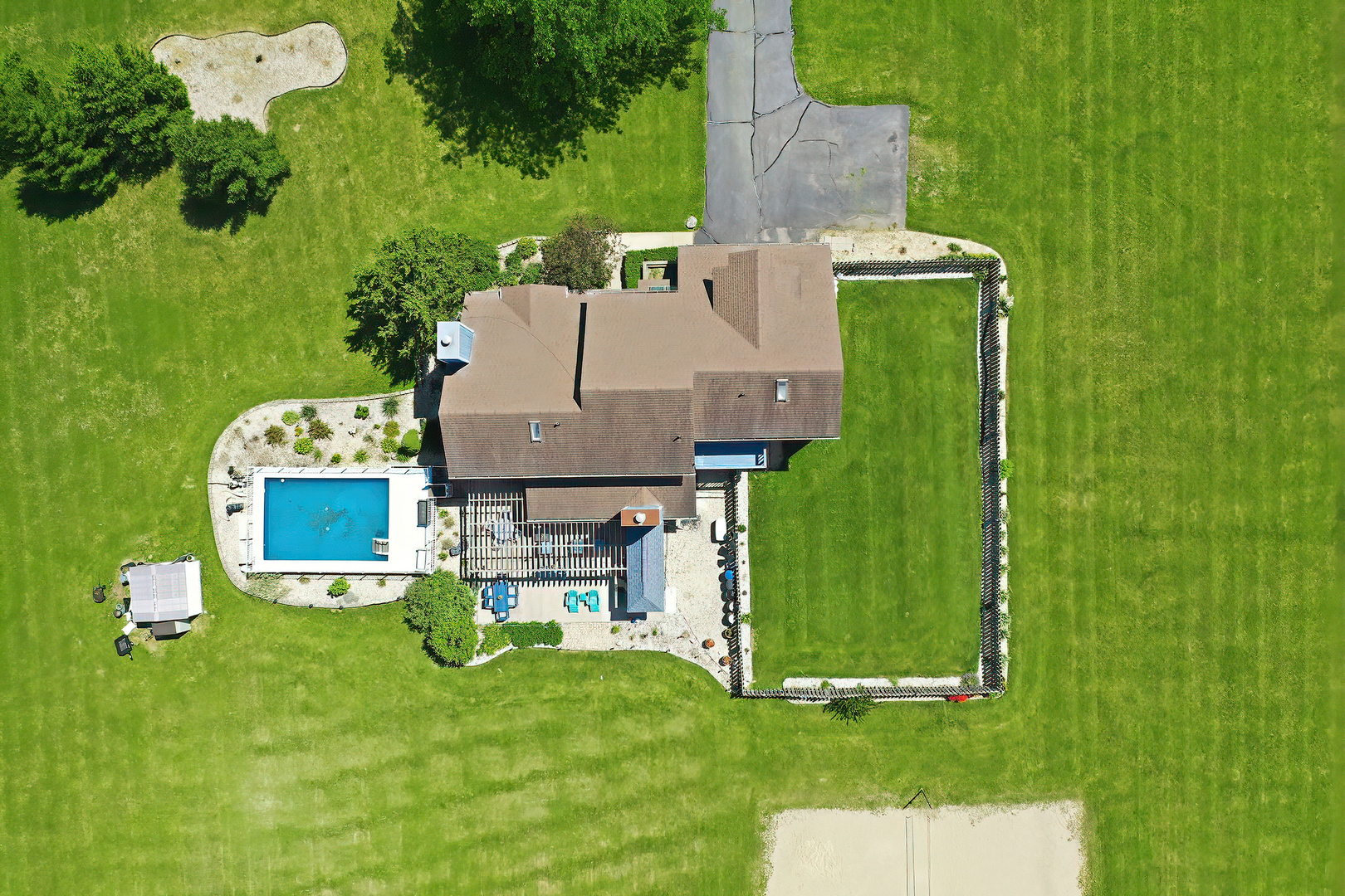 8302 White Oaks Road Property Photo 3