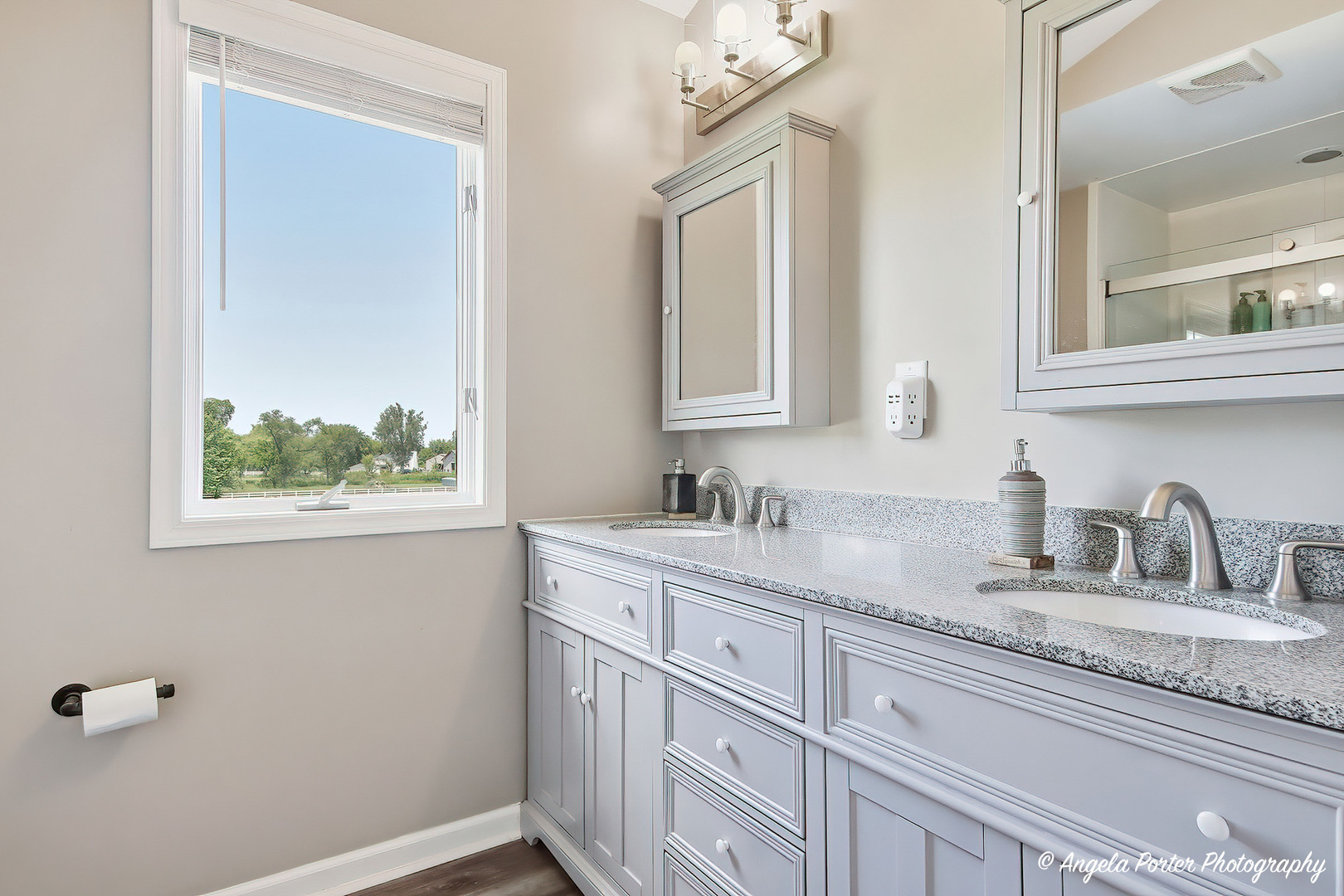 8302 White Oaks Road Property Photo 7