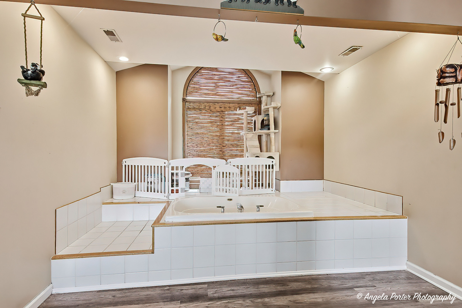8302 White Oaks Road Property Photo 8