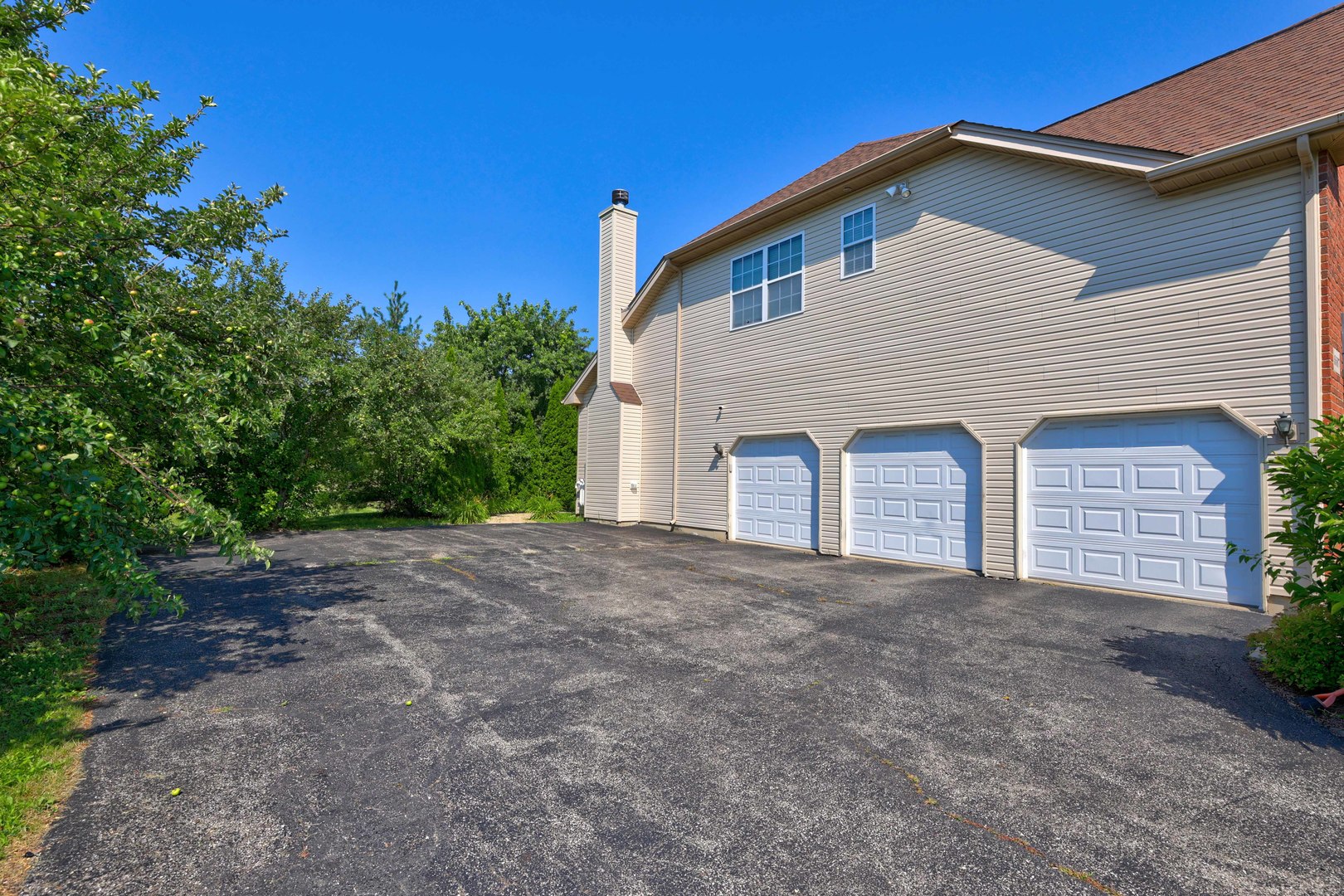 5587 Notting Hill Road Property Photo 4