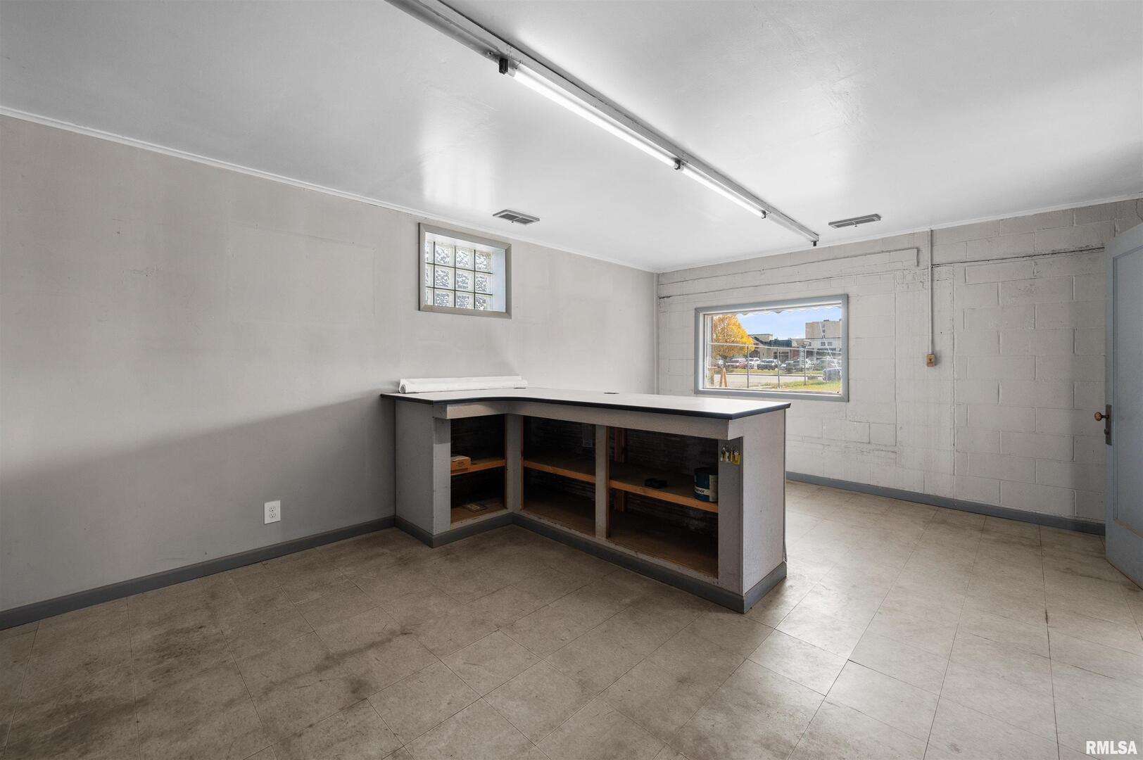 1716 & 1720 State Street Property Photo 13