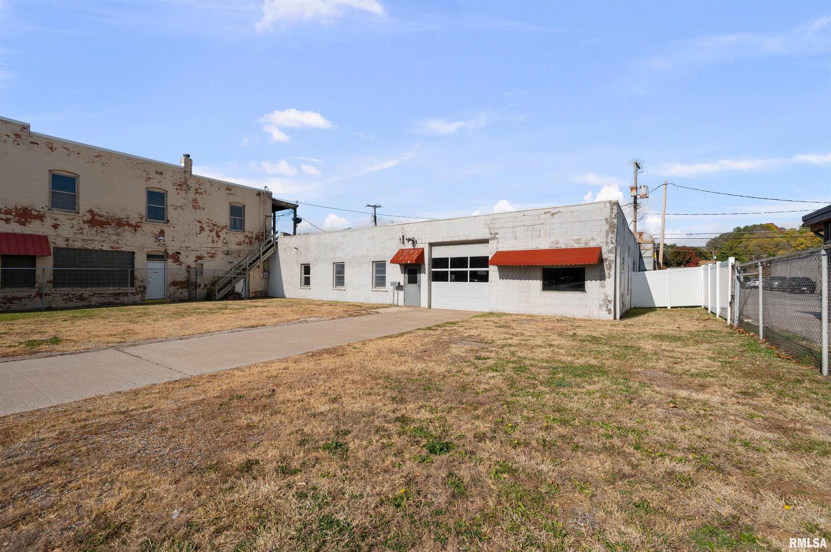 1716 & 1720 State Street Property Photo 17