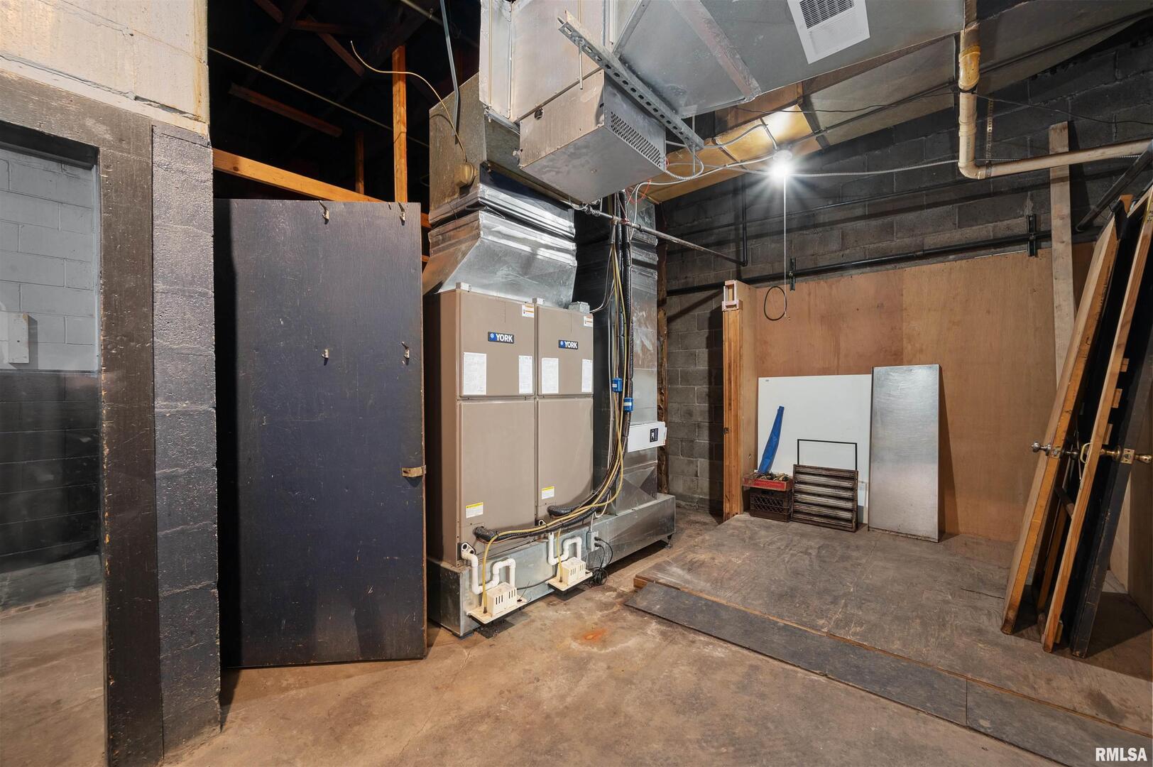 1716 & 1720 State Street Property Photo 23