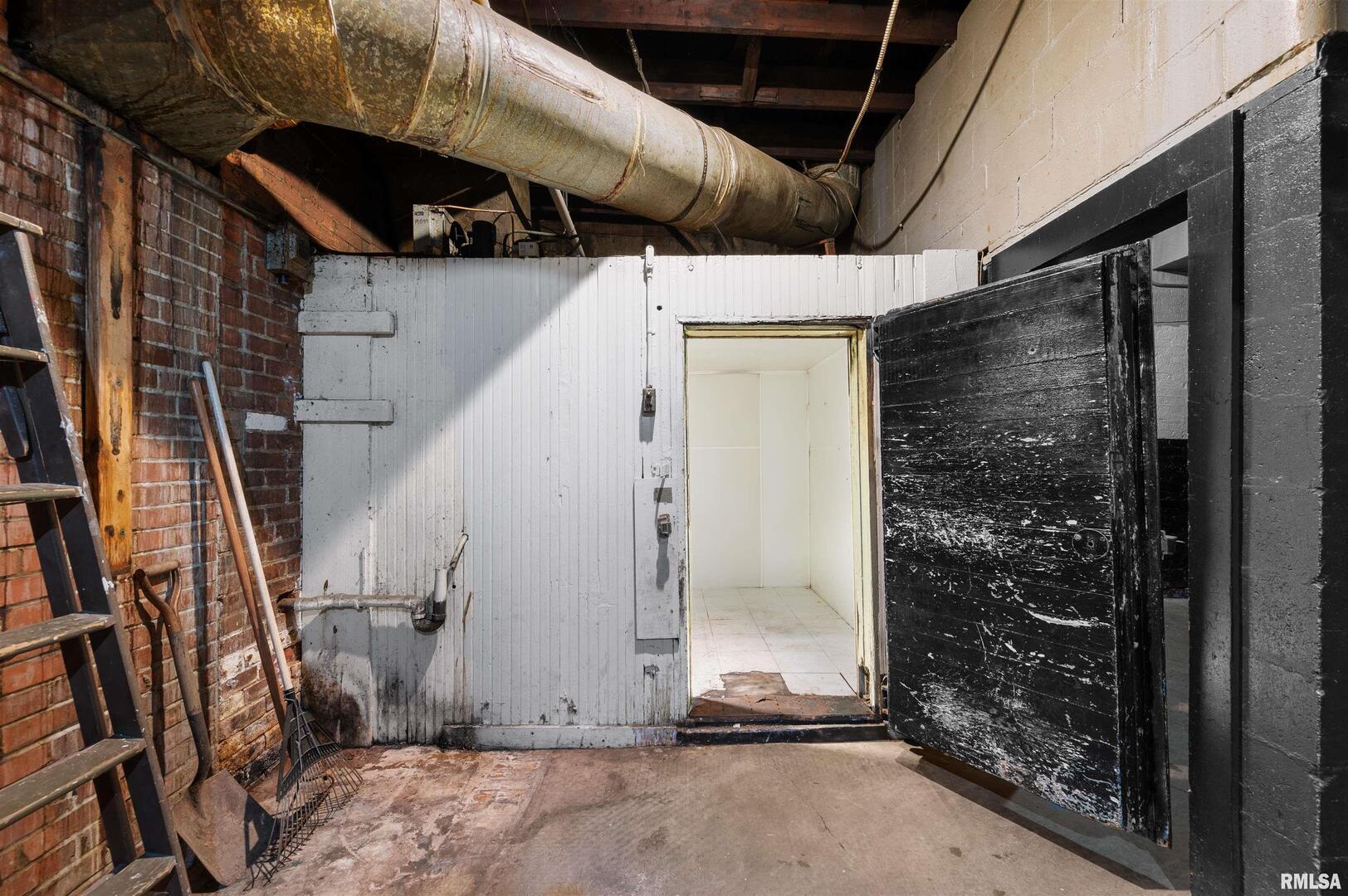 1716 & 1720 State Street Property Photo 24