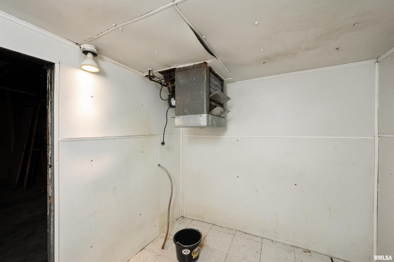1716 & 1720 State Street Property Photo 25