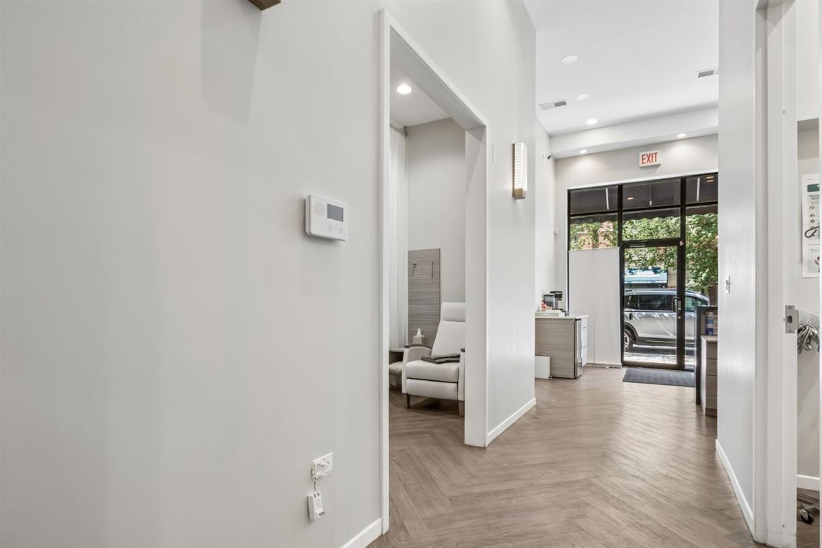 2223 W Belmont Avenue Property Photo 12