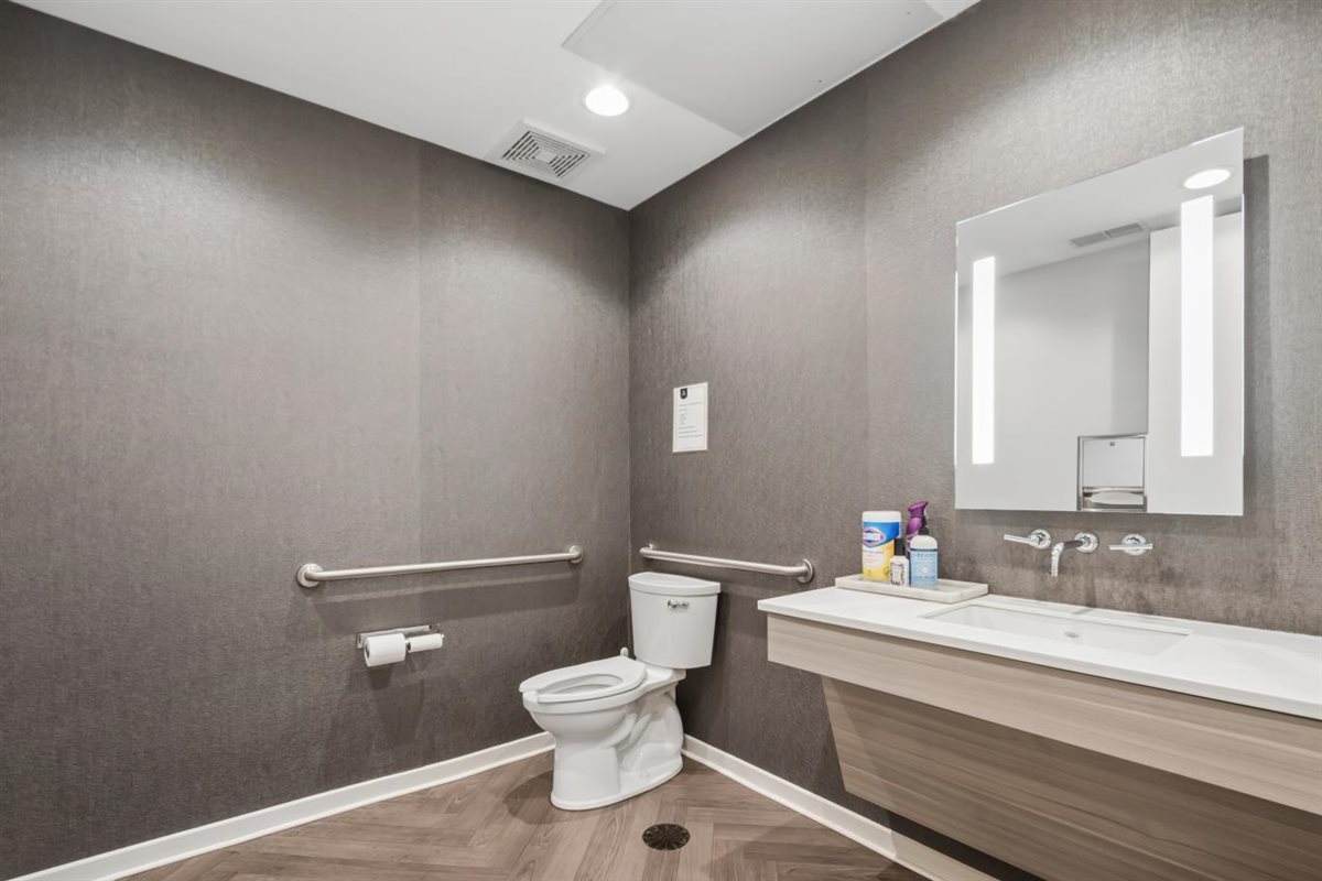 2223 W Belmont Avenue Property Photo 15