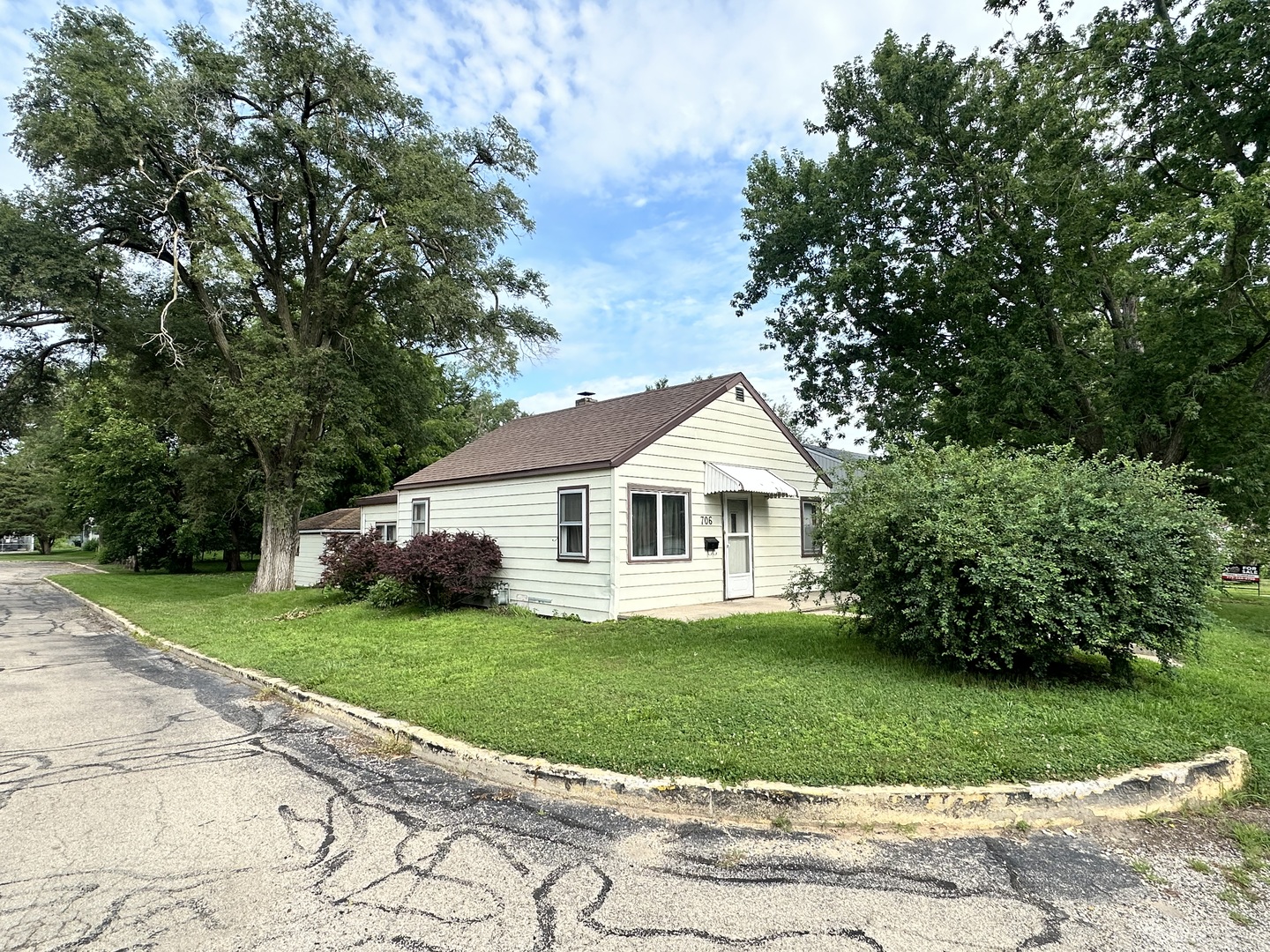 706 6th Avenue Property Photo 2