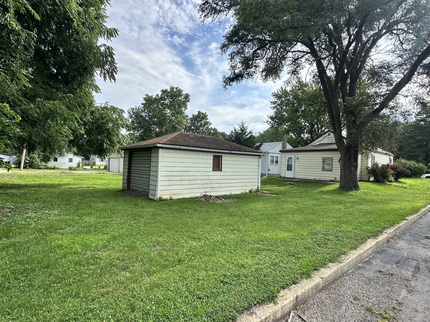 706 6th Avenue Property Photo 4