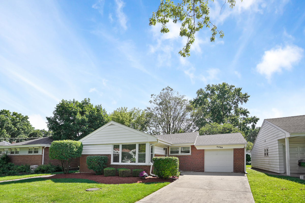 1419 W Saint James Place Property Photo 1