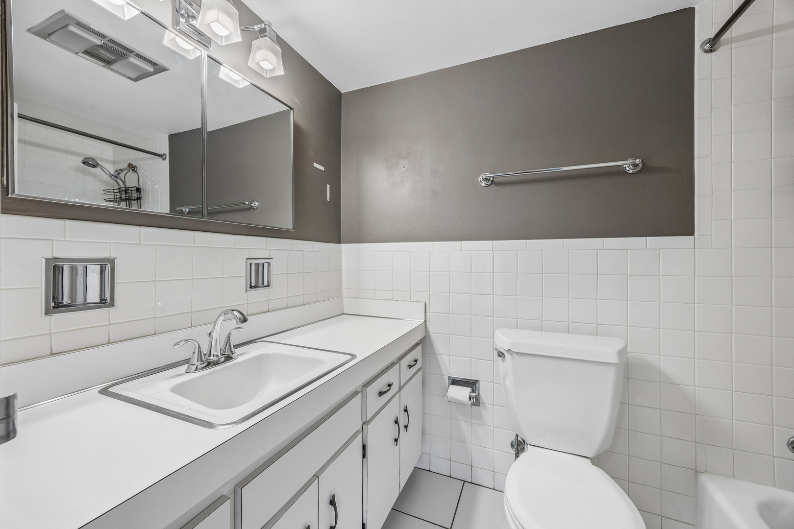 1139 Leavitt Avenue 305 Property Photo 19