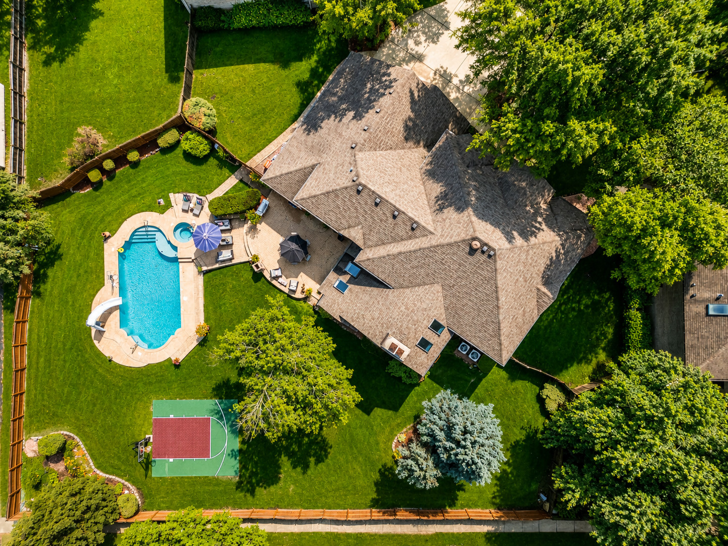 6904 Irish Court Property Photo 4