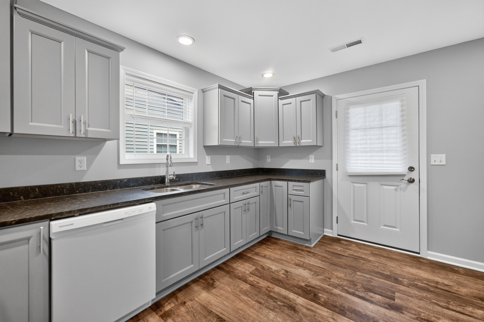 1503 Eadens Place Property Photo 11
