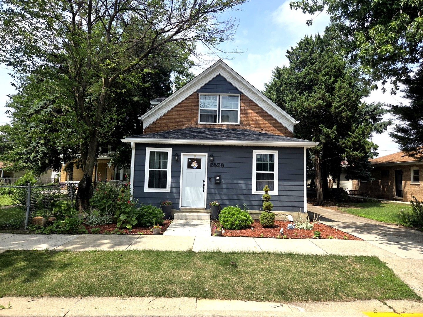 2828 Lombard Avenue Property Photo 1