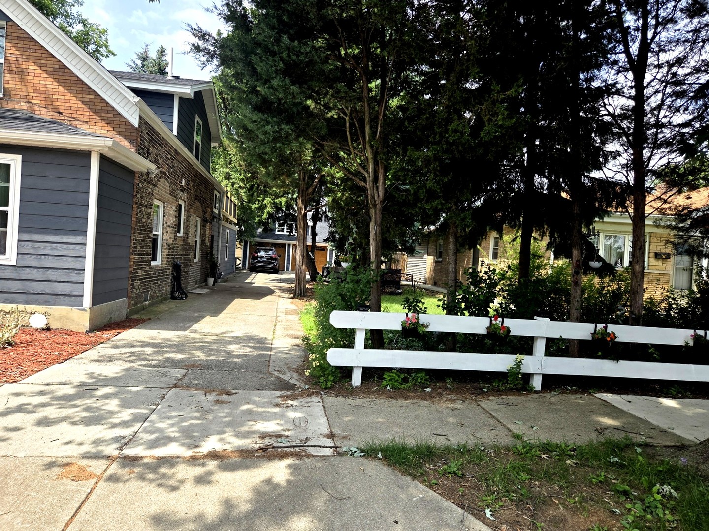 2828 Lombard Avenue Property Photo 2