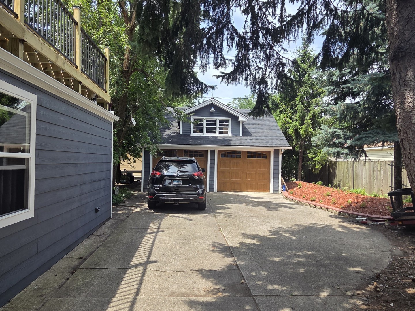 2828 Lombard Avenue Property Photo 3