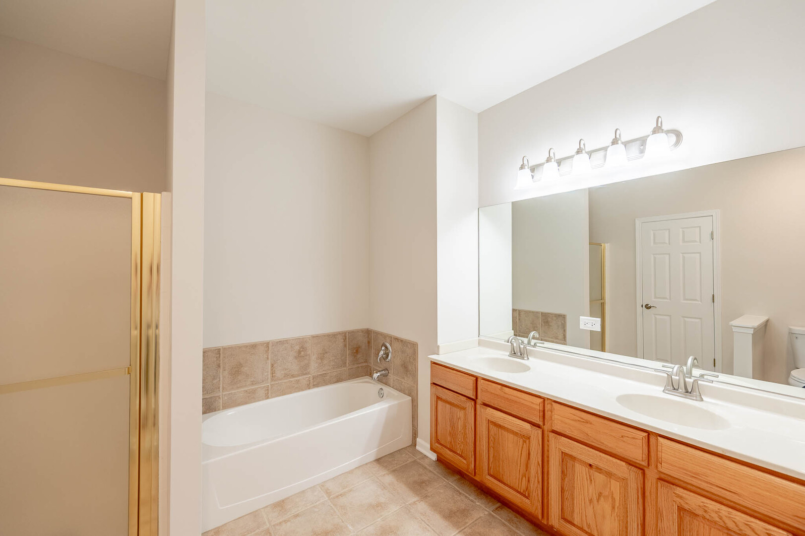 3325 Rosecroft Lane Property Photo 8