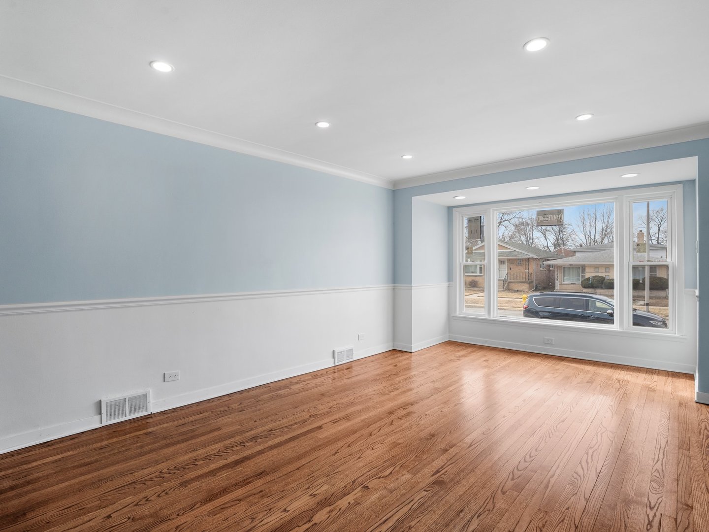 12321 S Green Street Property Photo 4