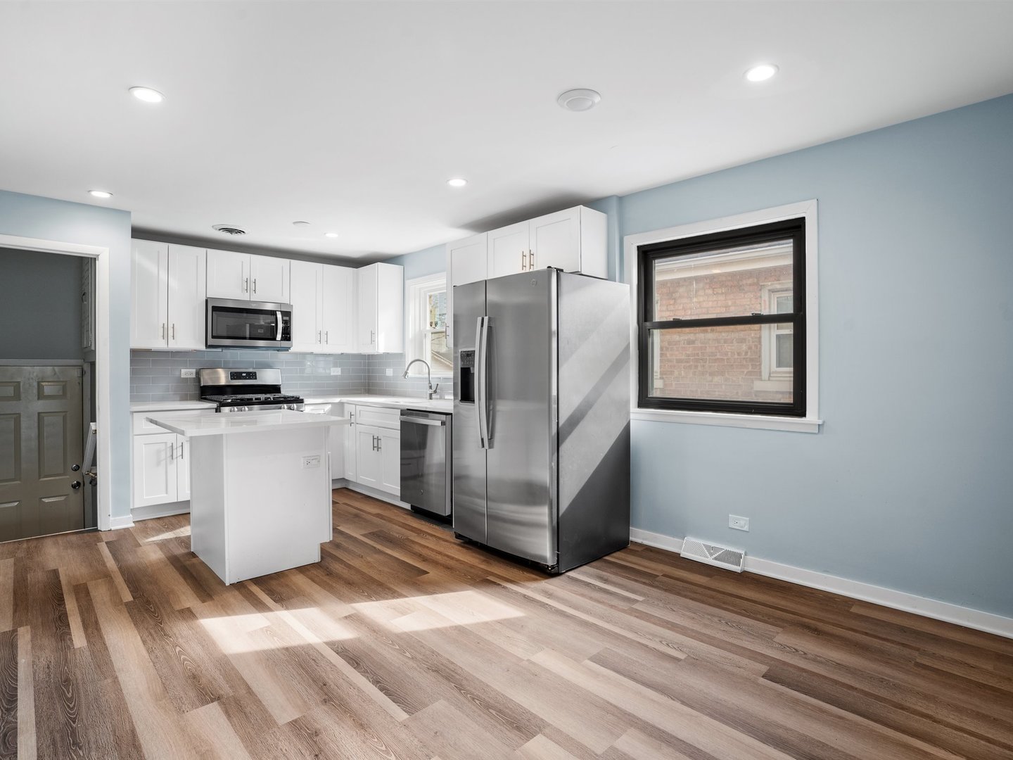 12321 S Green Street Property Photo 6