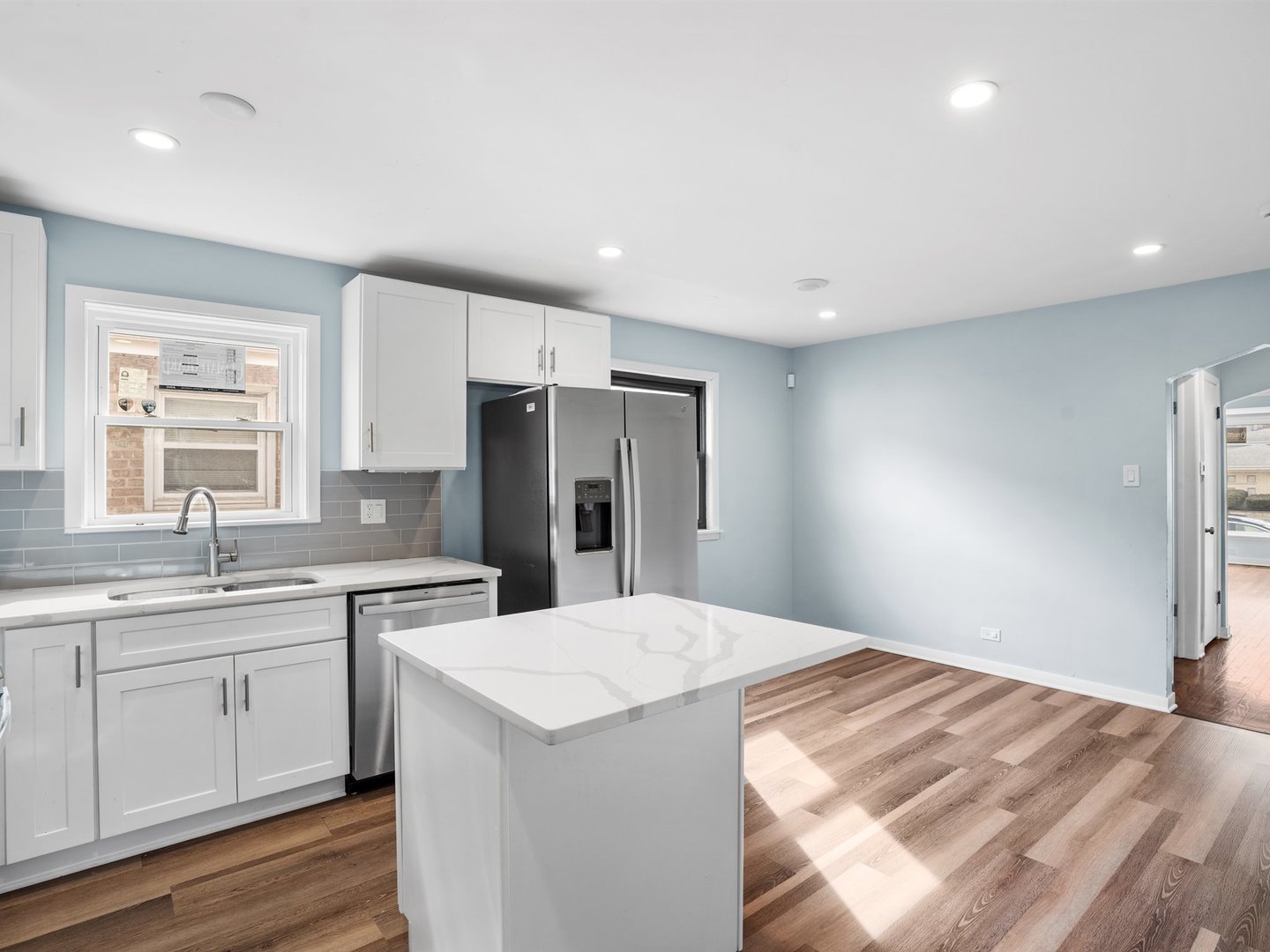 12321 S Green Street Property Photo 8