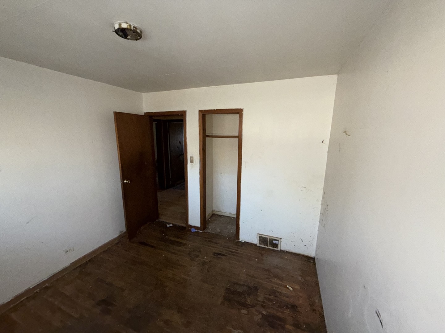 16243 Sussex Avenue Property Photo 4