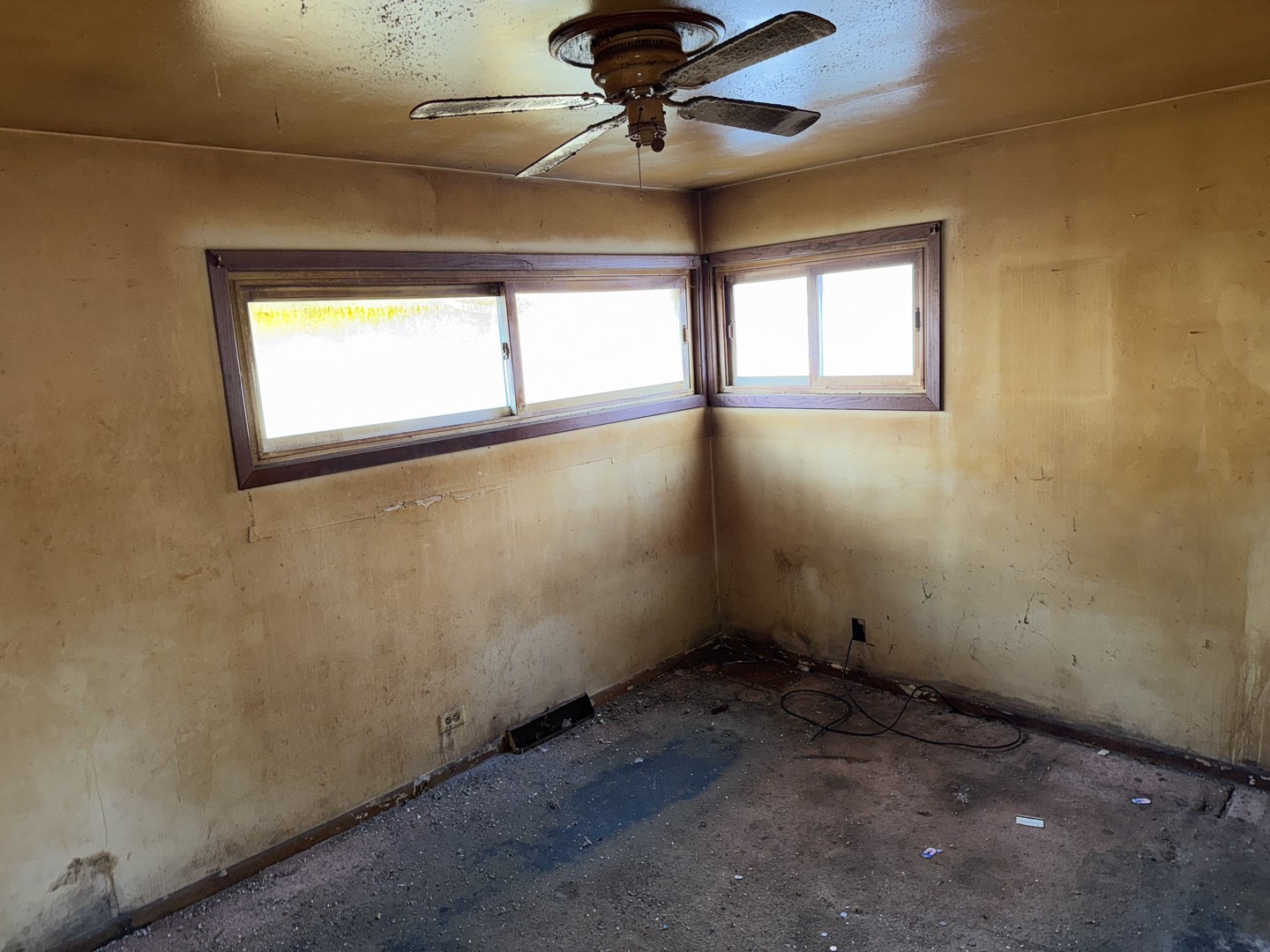 16243 Sussex Avenue Property Photo 5