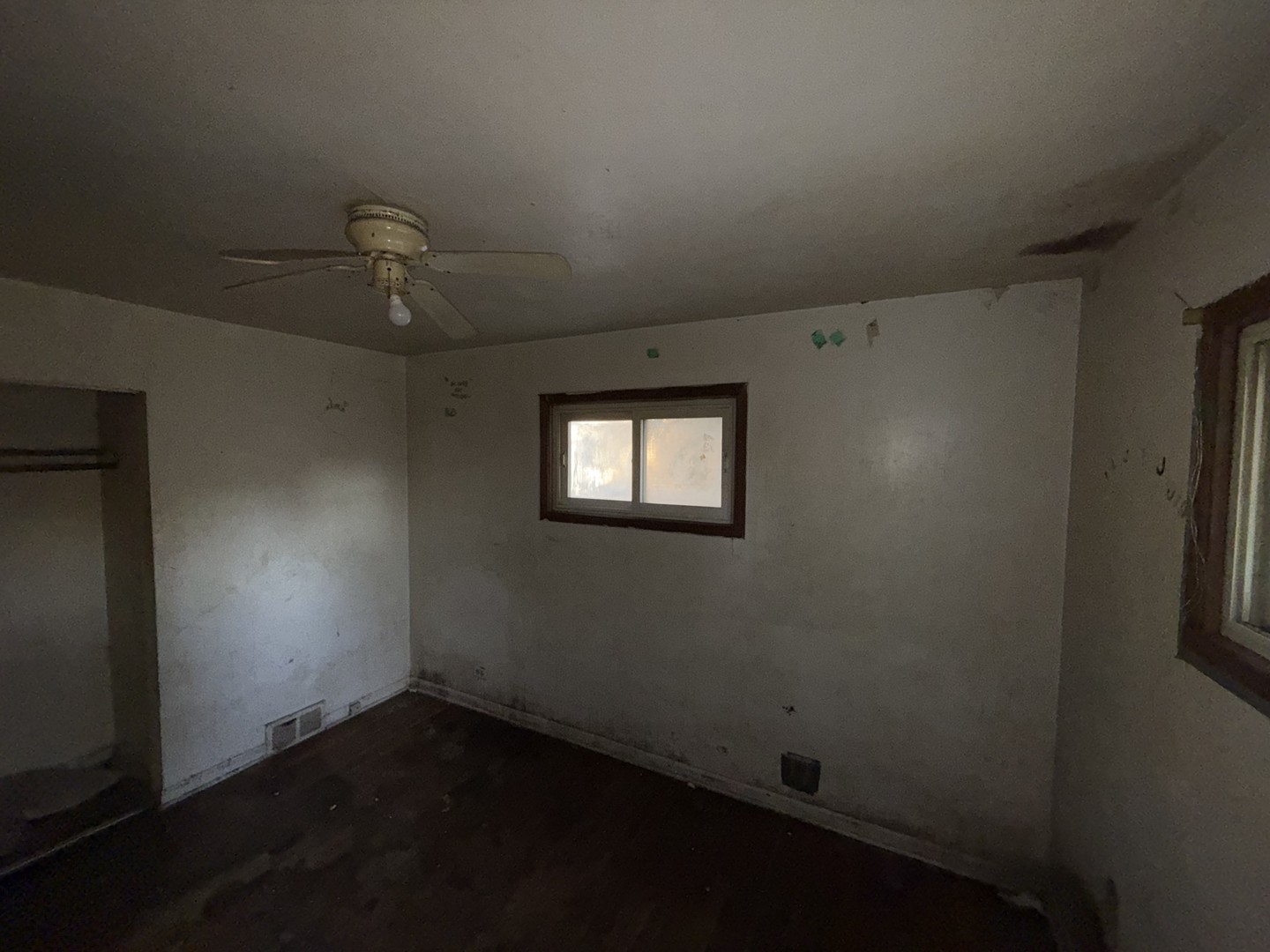 16243 Sussex Avenue Property Photo 6