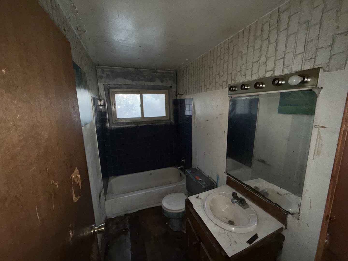 16243 Sussex Avenue Property Photo 7