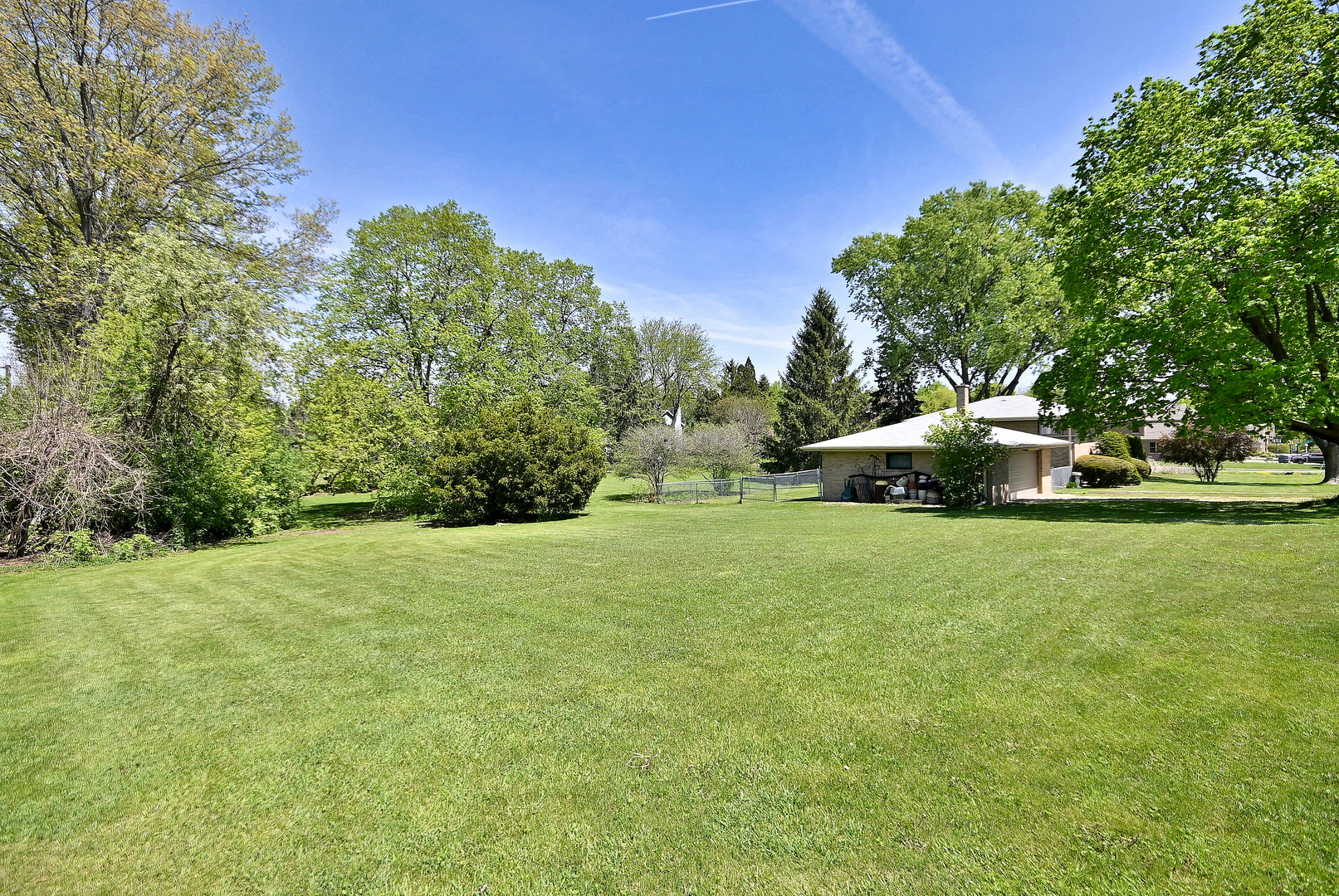 1030 W Kenilworth Avenue Property Photo 3