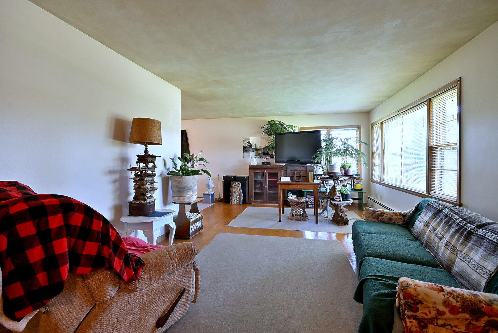 1030 W Kenilworth Avenue Property Photo 5
