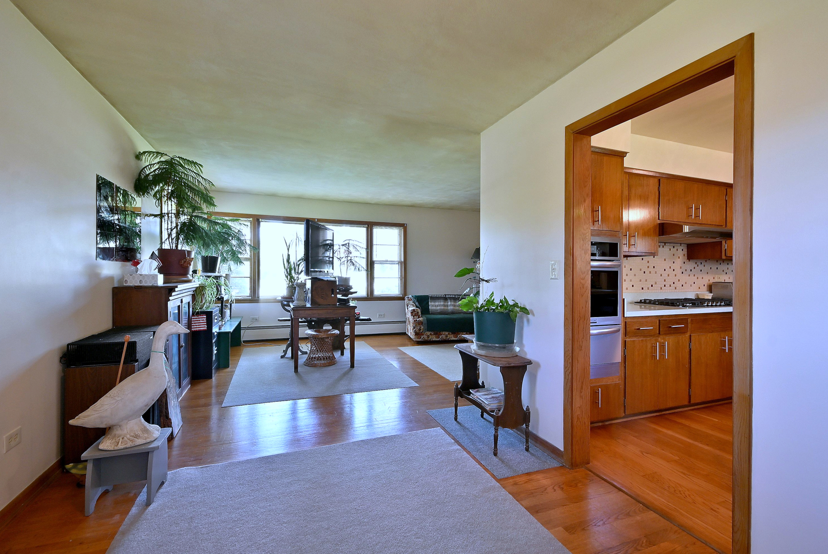 1030 W Kenilworth Avenue Property Photo 6