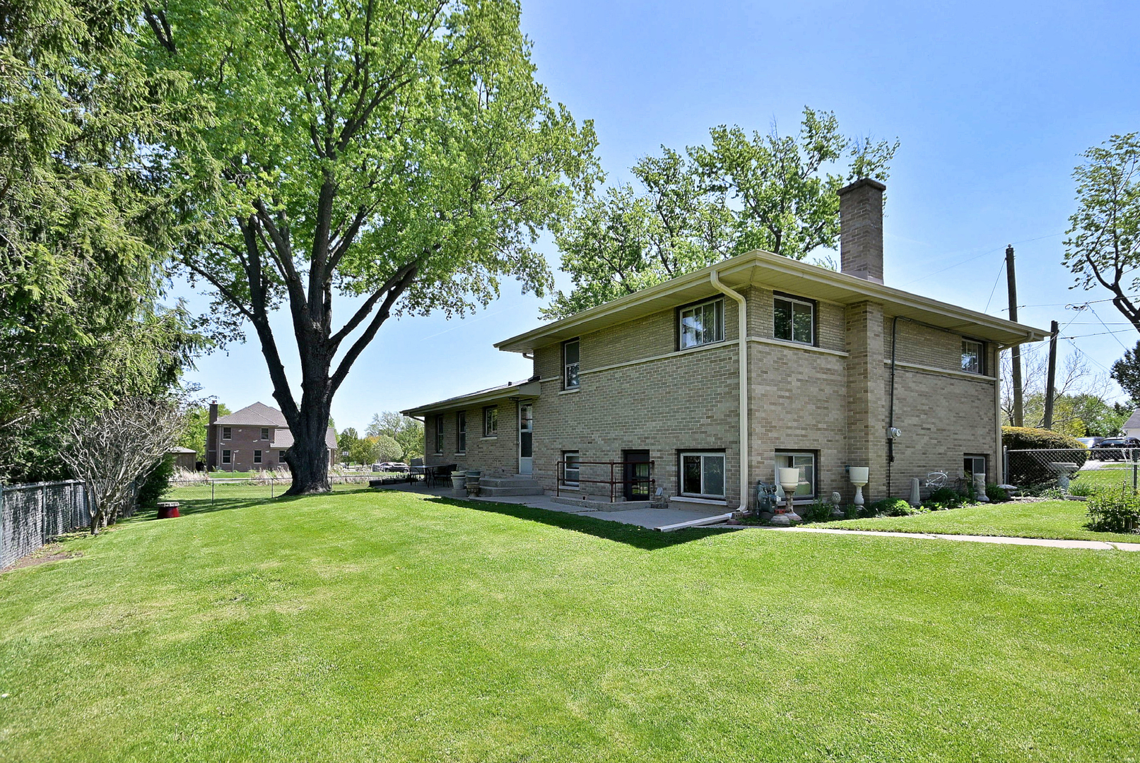 1030 W Kenilworth Avenue Property Photo 18