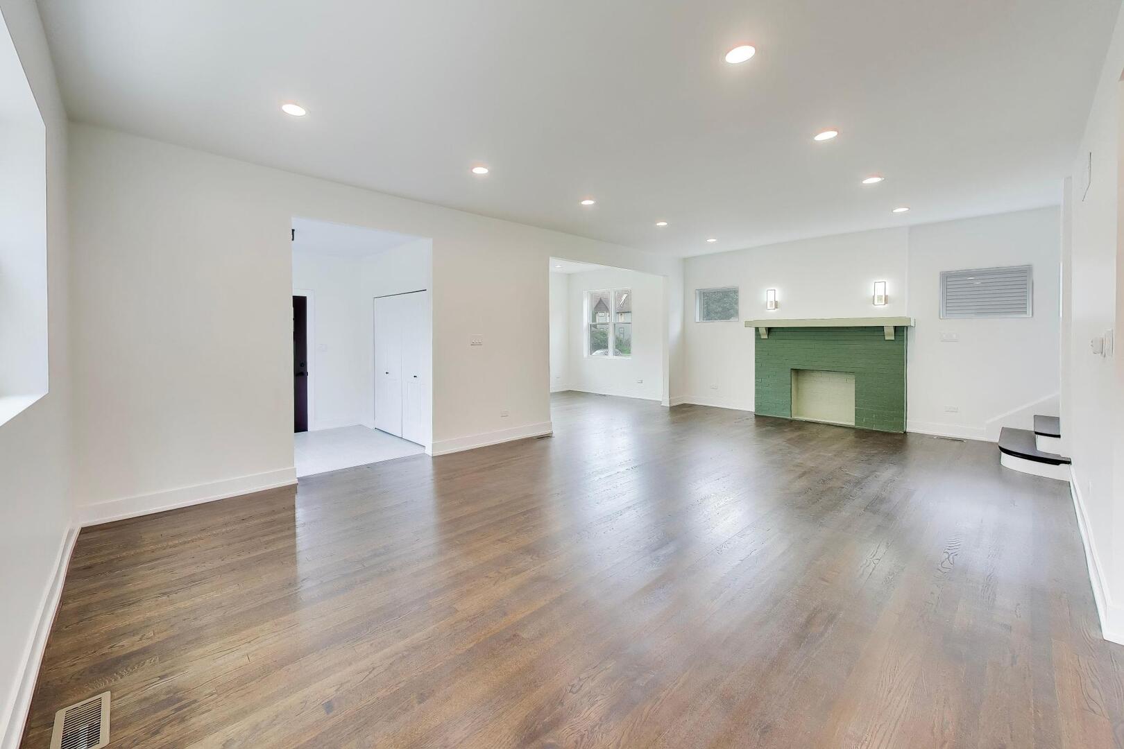 1632 W 100th Place Property Photo 3