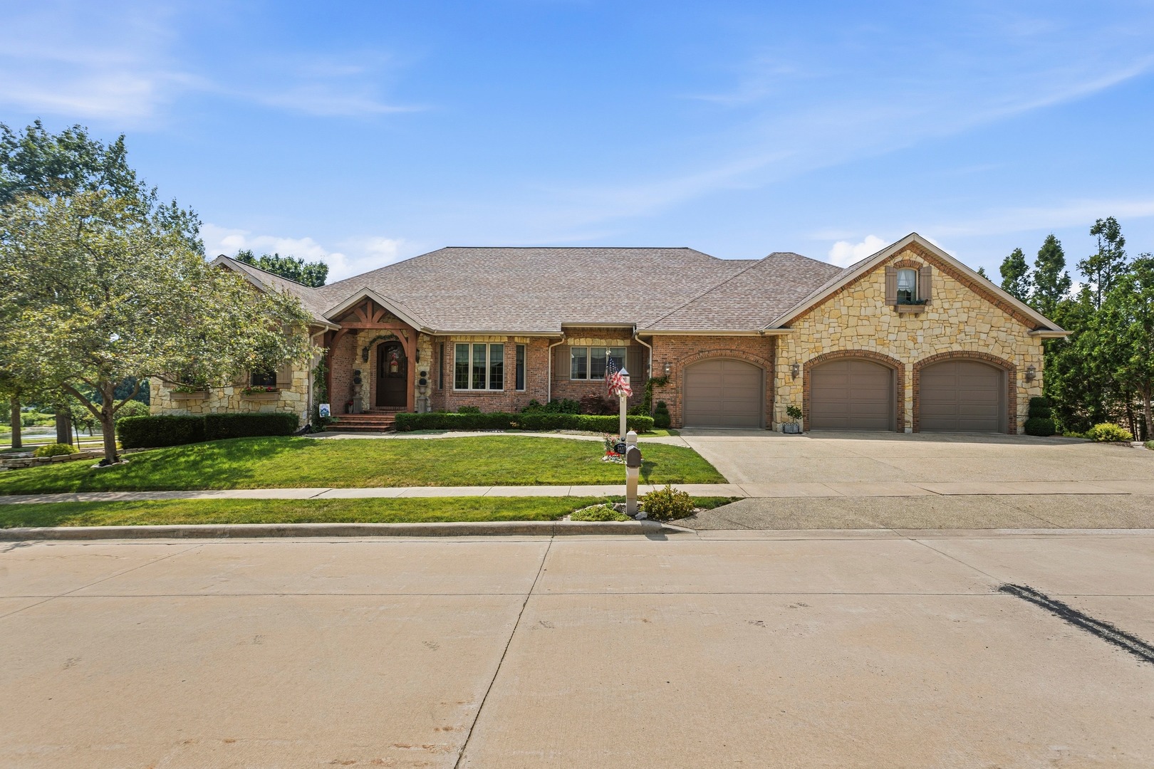 2427 Prairieridge Place Property Photo 4
