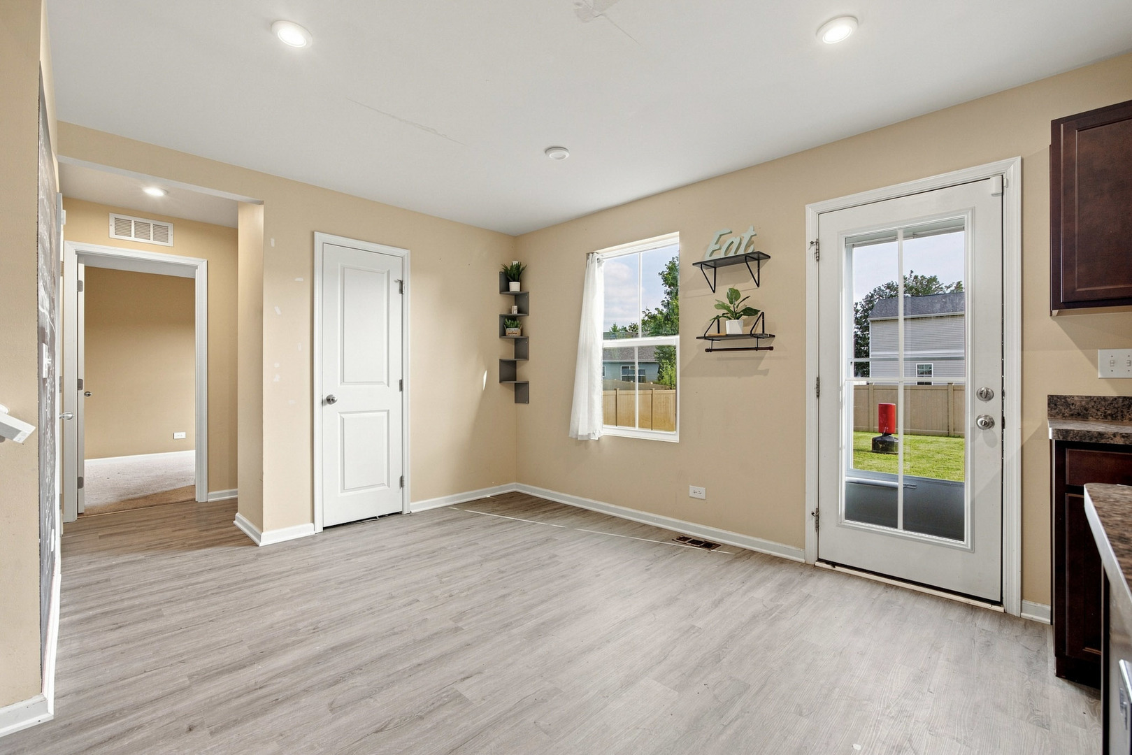 300 Carriage Lane Property Photo 5