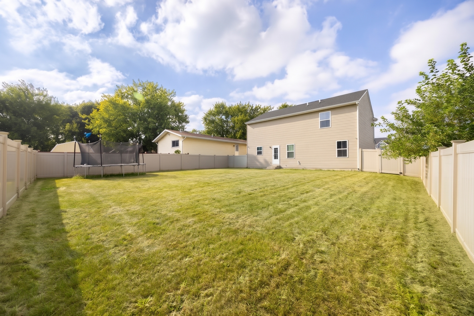 300 Carriage Lane Property Photo 18