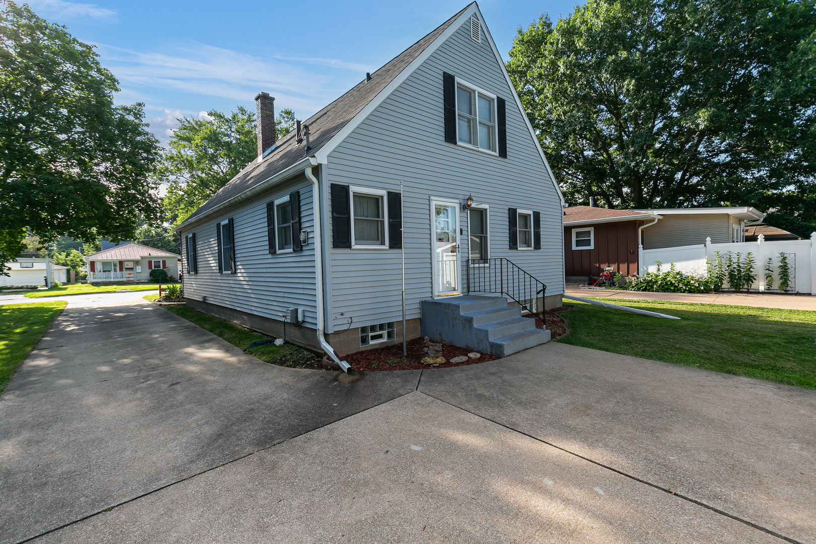 2424 28th Street Property Photo 3