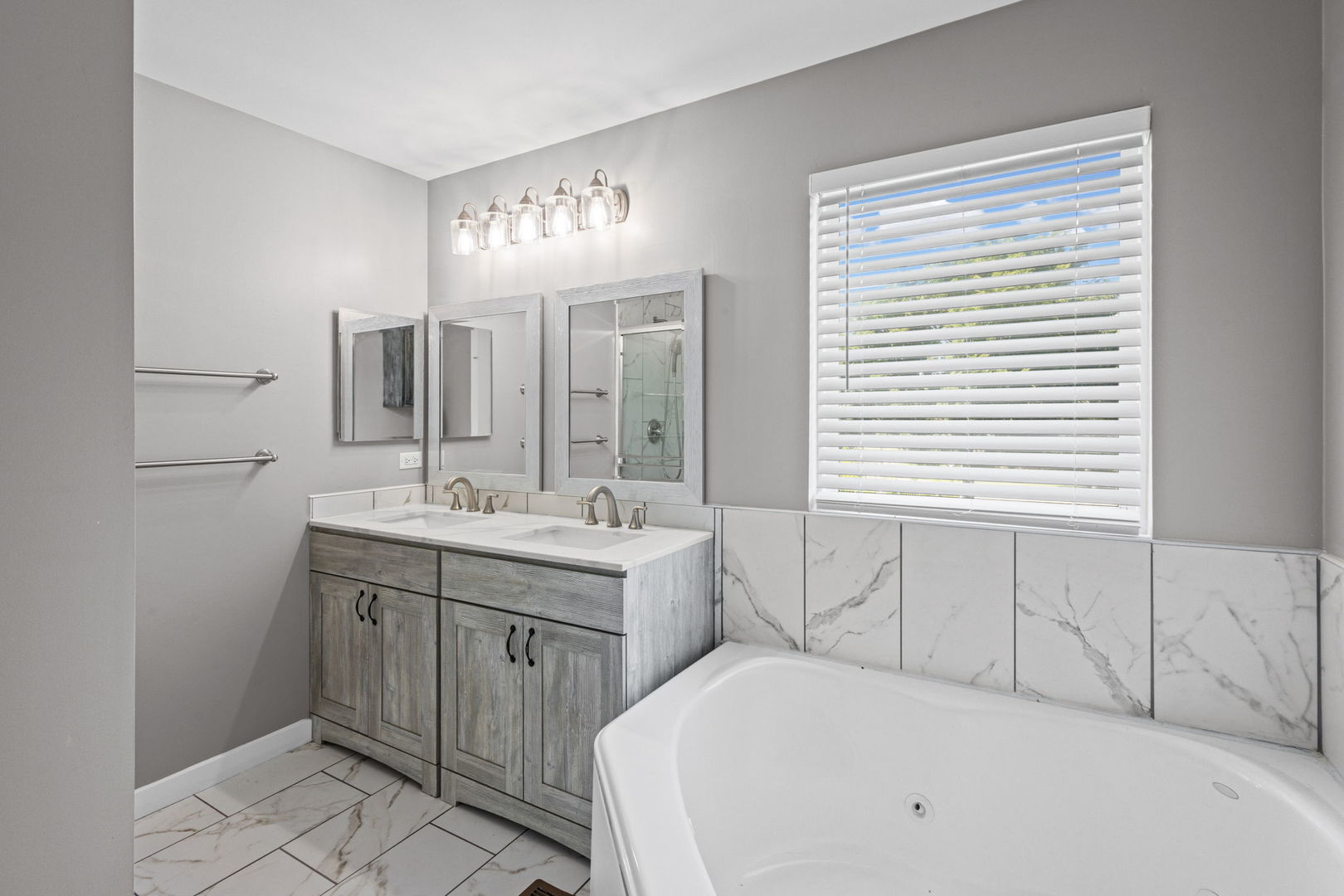 5117 Woodmere Court Property Photo 18