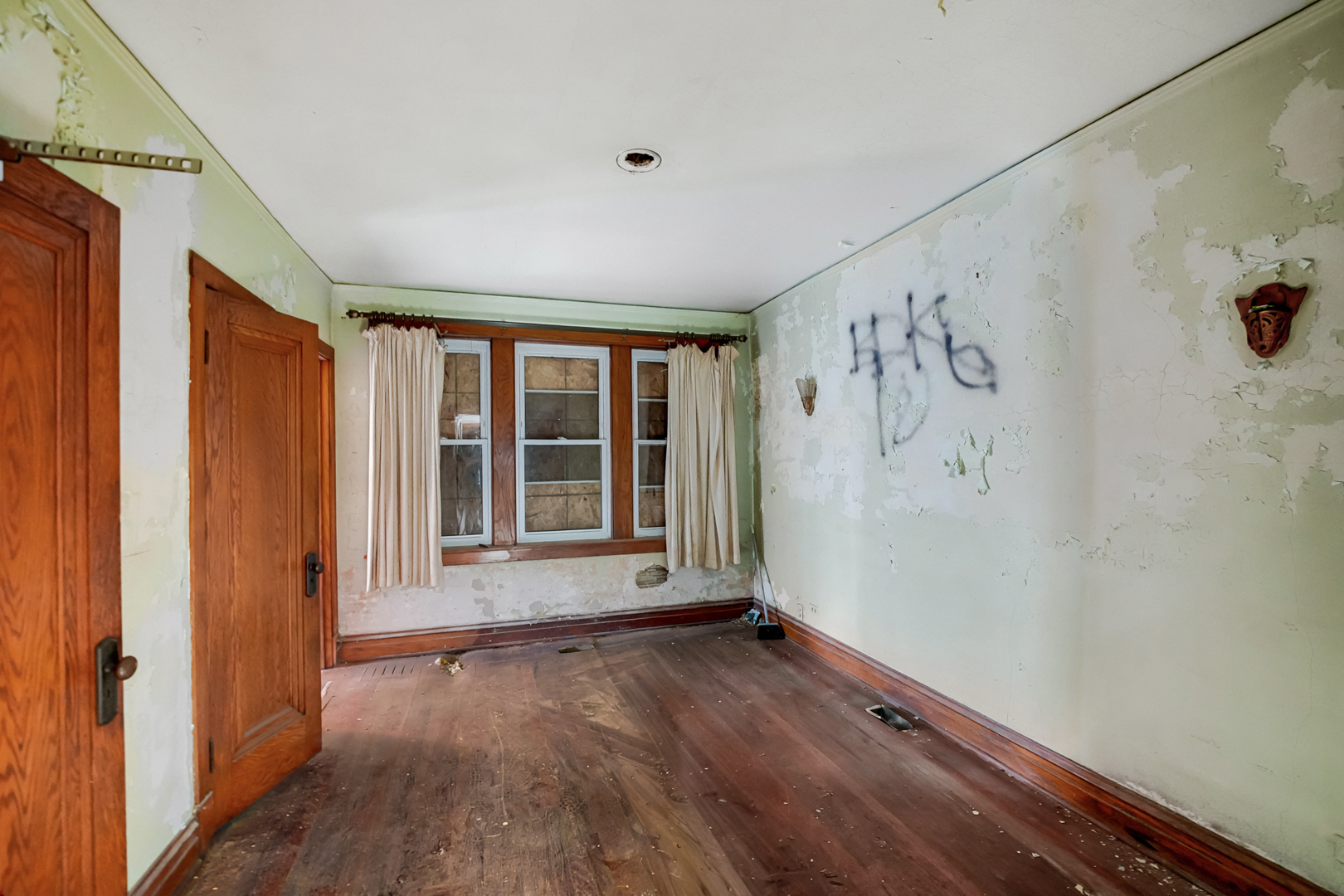 2041 W 22nd Place Property Photo 8