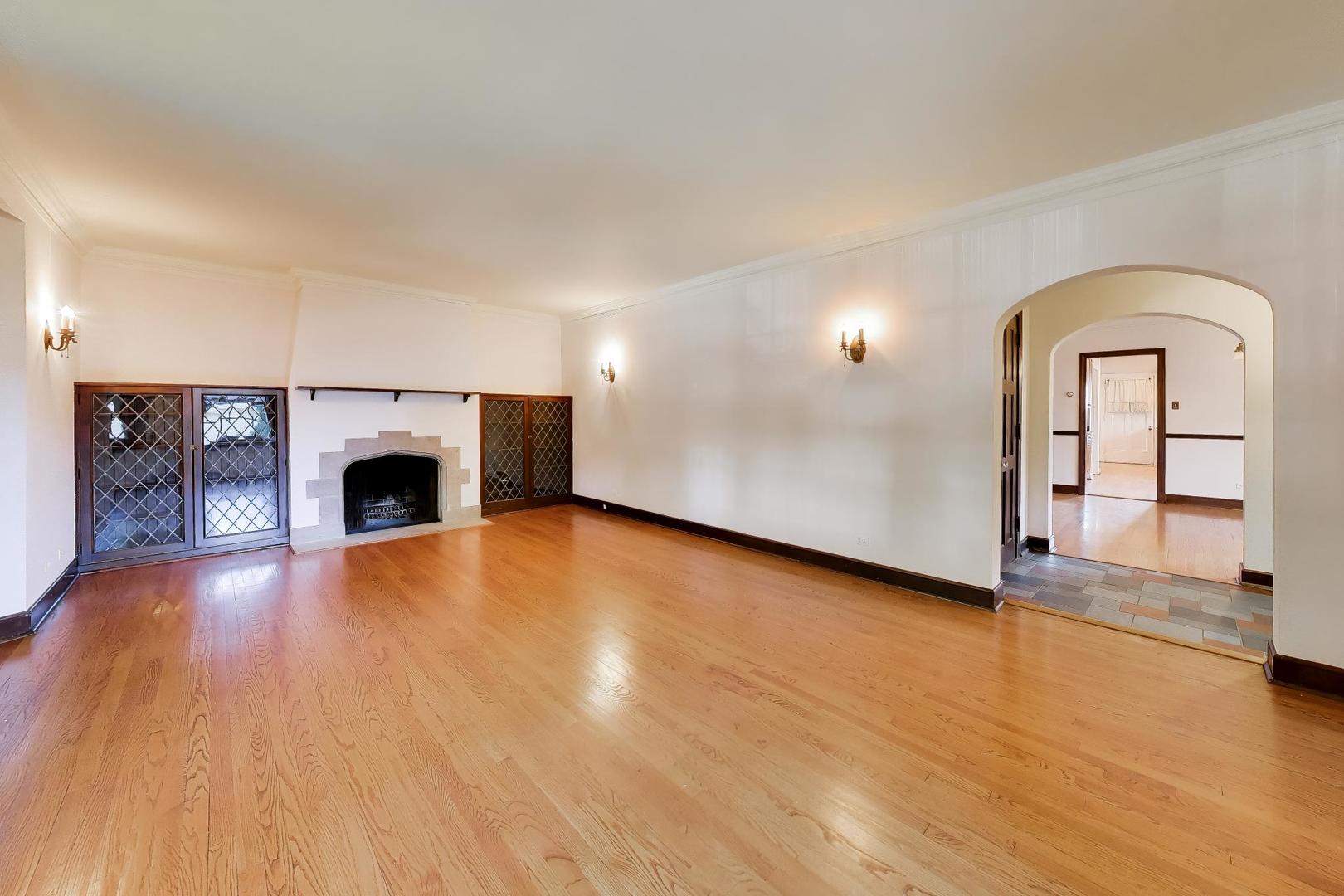 6933 N Oriole Avenue Property Photo 3