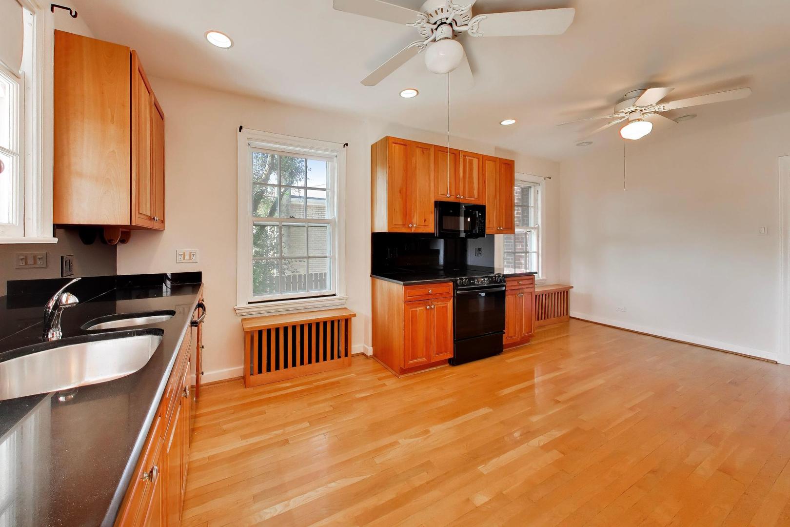 6933 N Oriole Avenue Property Photo 11
