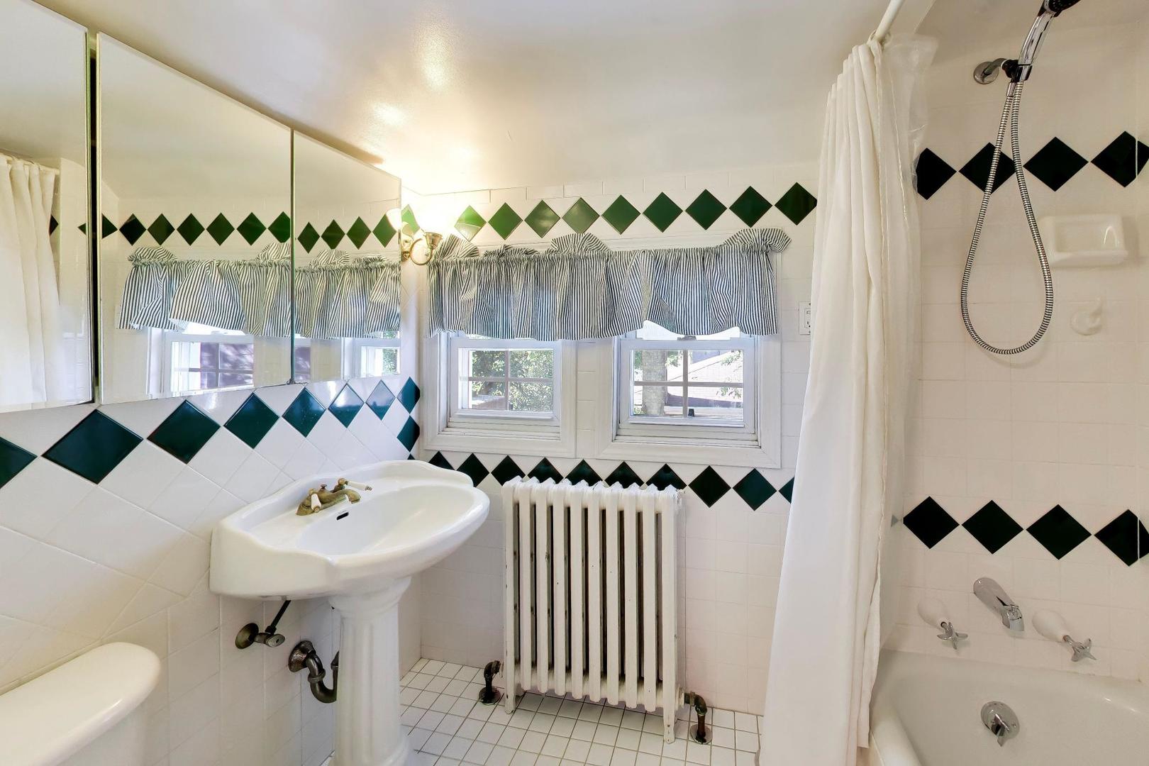 6933 N Oriole Avenue Property Photo 26
