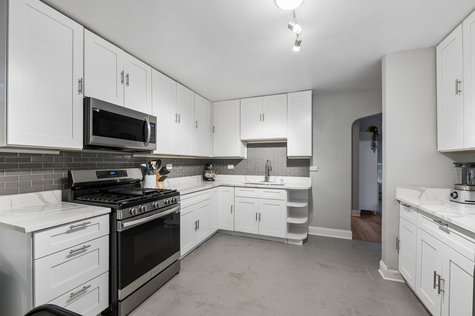1303 S 59th Avenue Property Photo 5