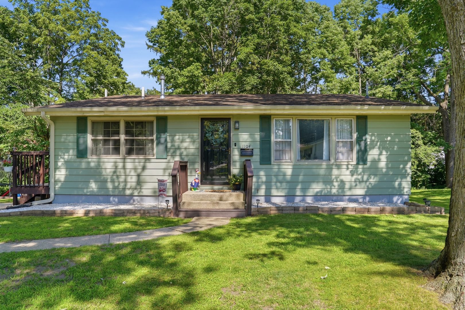 1104 Elm Place Property Photo 1