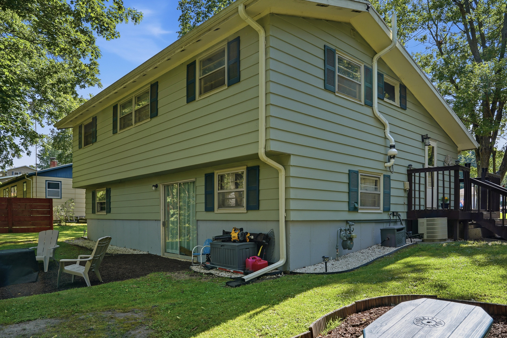 1104 Elm Place Property Photo 4