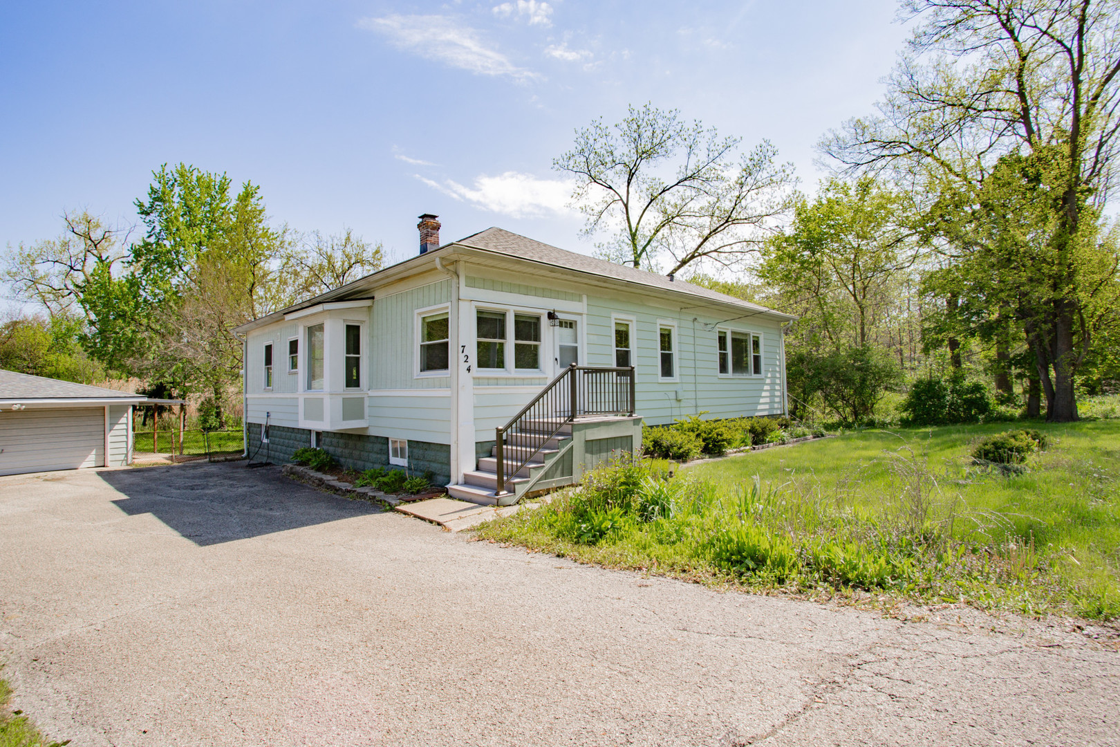 22w724 Saint Charles Road Property Photo 1