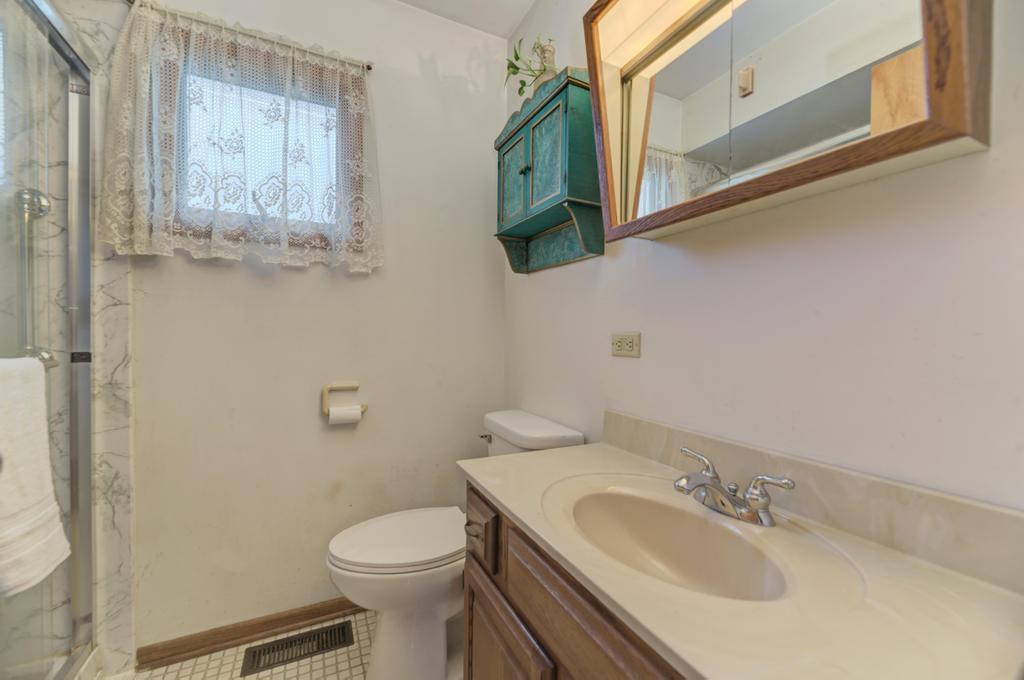 508 S Charleton Street Property Photo 9